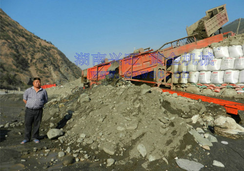 振動(dòng)選金設備2015-3